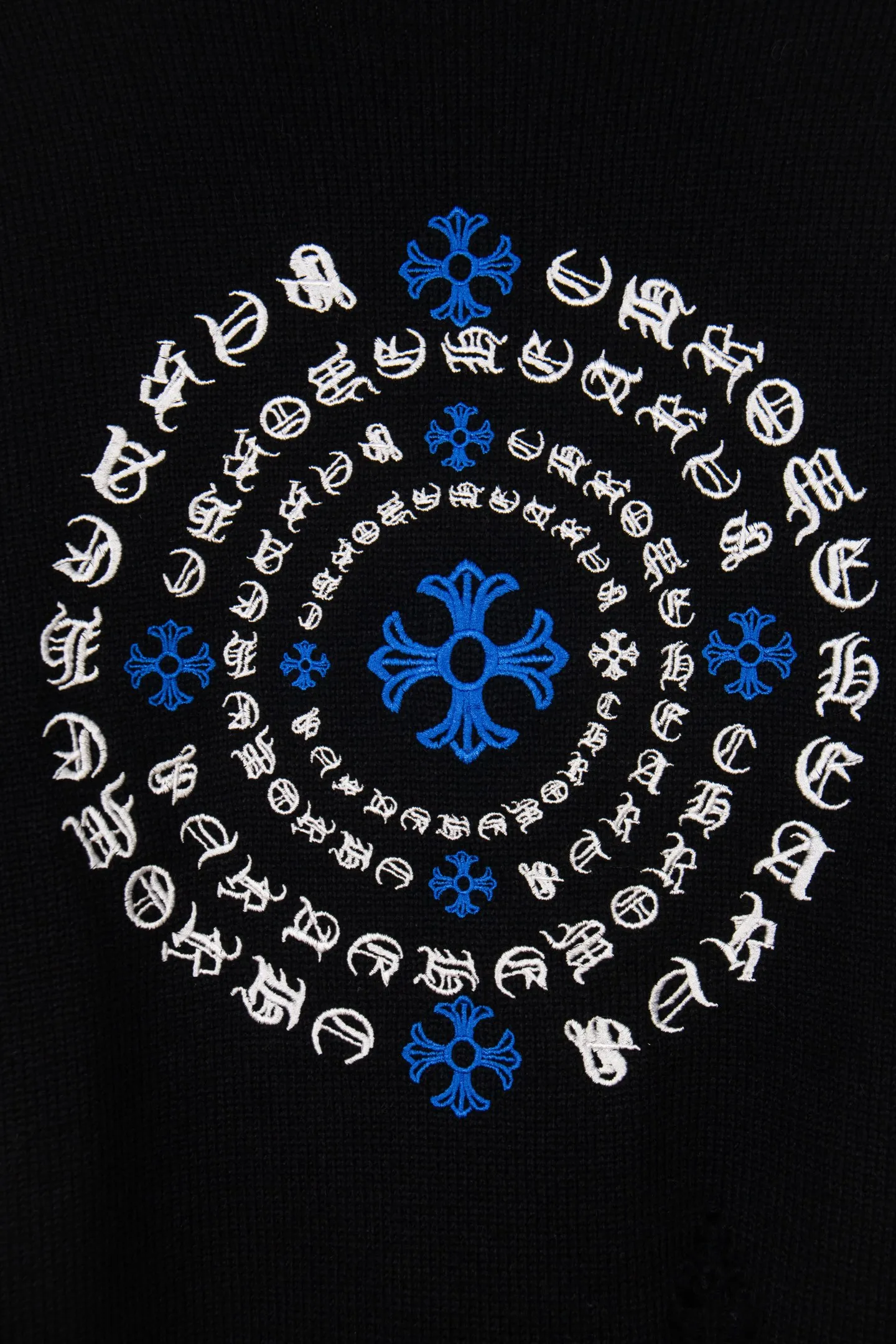 P260 Chrome Hearts CH Chrome Hearts Embroidered Disk Sanskrit Cross Hole Knitted Sweater Pullover. The popular style is the same for men and women. It is matched with black and white. It looks great in real life. The upper body looks good and it looks good in daily wear. It is even better when taking photos. It’s hard not to buy it. Buy it for me!!! Believe me, no one can refuse such a machine-length Chrome Hearts jacket. The version has been expanded based on the old version. The upper body is loose and stylish, and the hem is expanded to a casual design. Fat people look extremely slim, thin people have limited height and high-end. Ten thousand yuan ZP printing, 1:1 perfect restoration, looks good when worn alone or stacked, can be easily controlled by both men and women. If you care more about quality, you must also respect the price. It is completely different from the thin see-through bottoms and junk products on the market that pill when worn. If the style makes you shine at a glance, then quality is what you should pay more attention to. Compared with price, we focus on quality. Customers who have received my products all know it. ️️️ Sweaters on the market are generally made of bract core yarn. We use modal. The advantages over core-spun yarn are very intuitive: high cost, high price, high density, relatively expensive for developers, and let us make a lot less money. In addition, it is delicate, has no scum on the upper body, resists pilling, and is high-end. We are conscientious sellers and do not use core-spun yarn. Apart from being cheap, core-spun yarn is really useless. It shrinks, pills, hooks, and makes people pierced. He is proficient in everything. It is 2024. Who doesn’t want to look decent when they go out? Quality determines the upper body effect. No matter how bad the quality, the best style is still the temperament of the urban-rural fringe. We only do long-term business. Quality determines character. Take it back and wear it with confidence and wash it. The quality of the pattern will definitely make your eyes shine. We only make the right version of high quality. We make high-end hard goods. Reject junk goods and reject fast food. Conscientious quality and conscientious price. You deserve it!  Color: Black Beige Gray Size: S M L